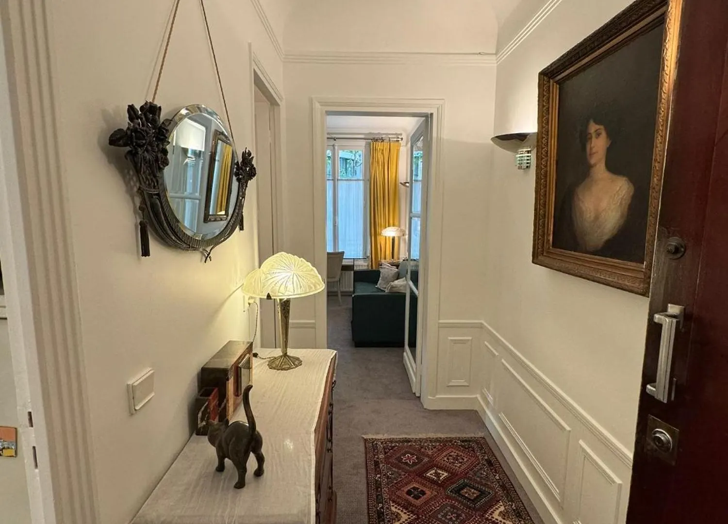 Luxury And Cosy Apartment In Paris, 16E Arrondissement contacts